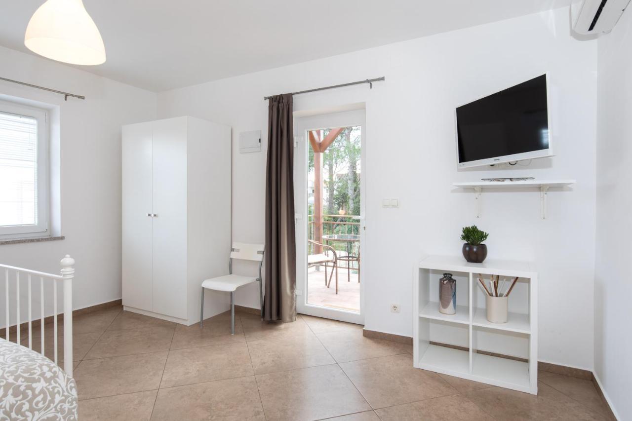Apartmani Laura Krk Krk Town Extérieur photo