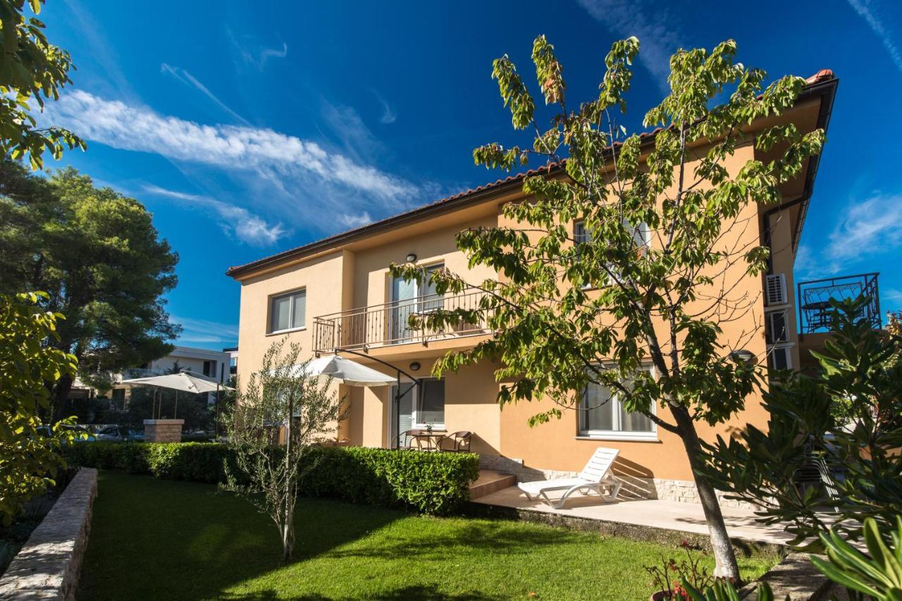 Apartmani Laura Krk Krk Town Extérieur photo