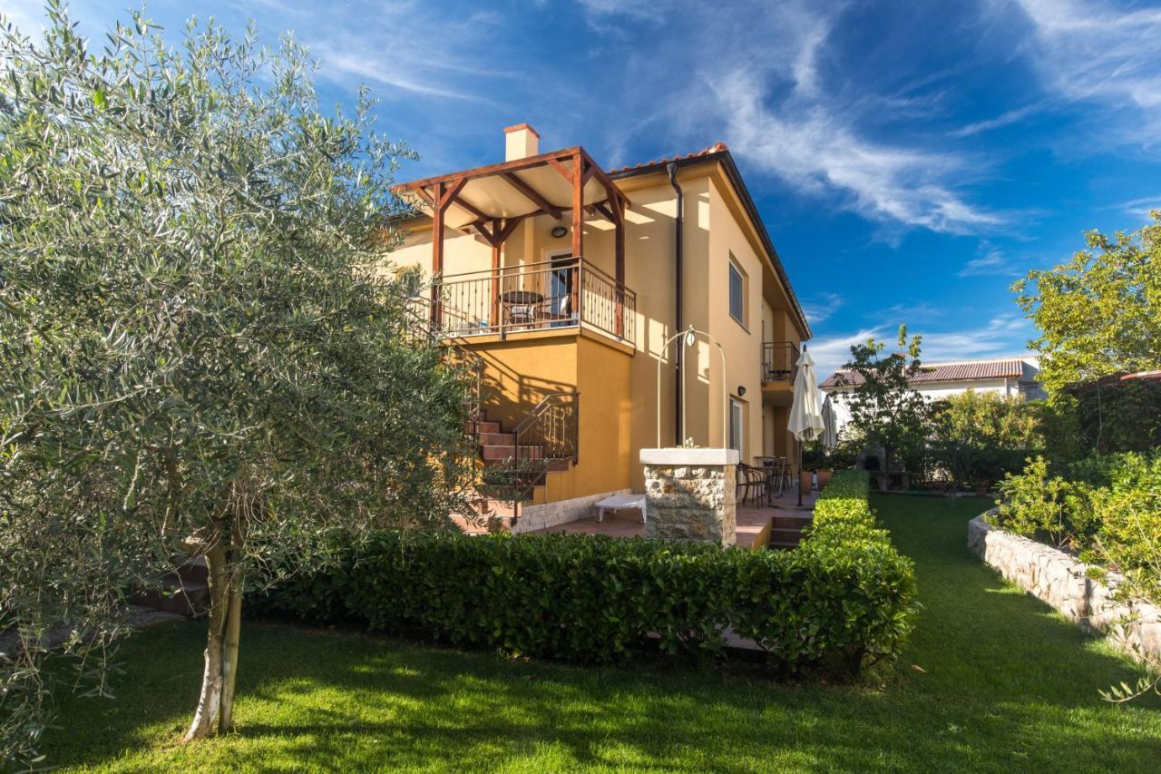 Apartmani Laura Krk Krk Town Extérieur photo