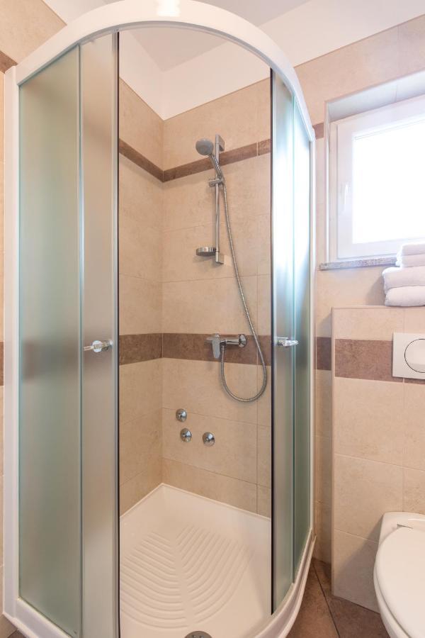 Apartmani Laura Krk Krk Town Extérieur photo