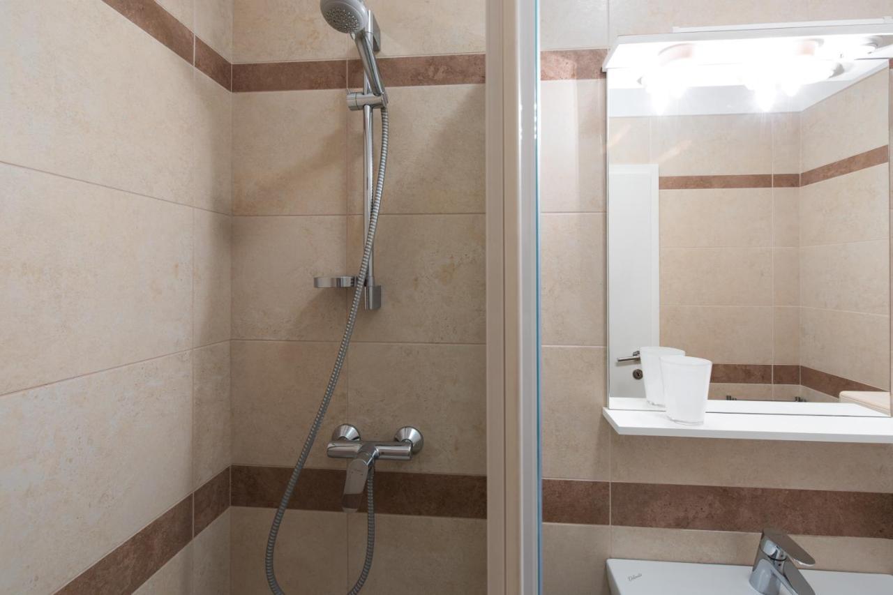 Apartmani Laura Krk Krk Town Extérieur photo