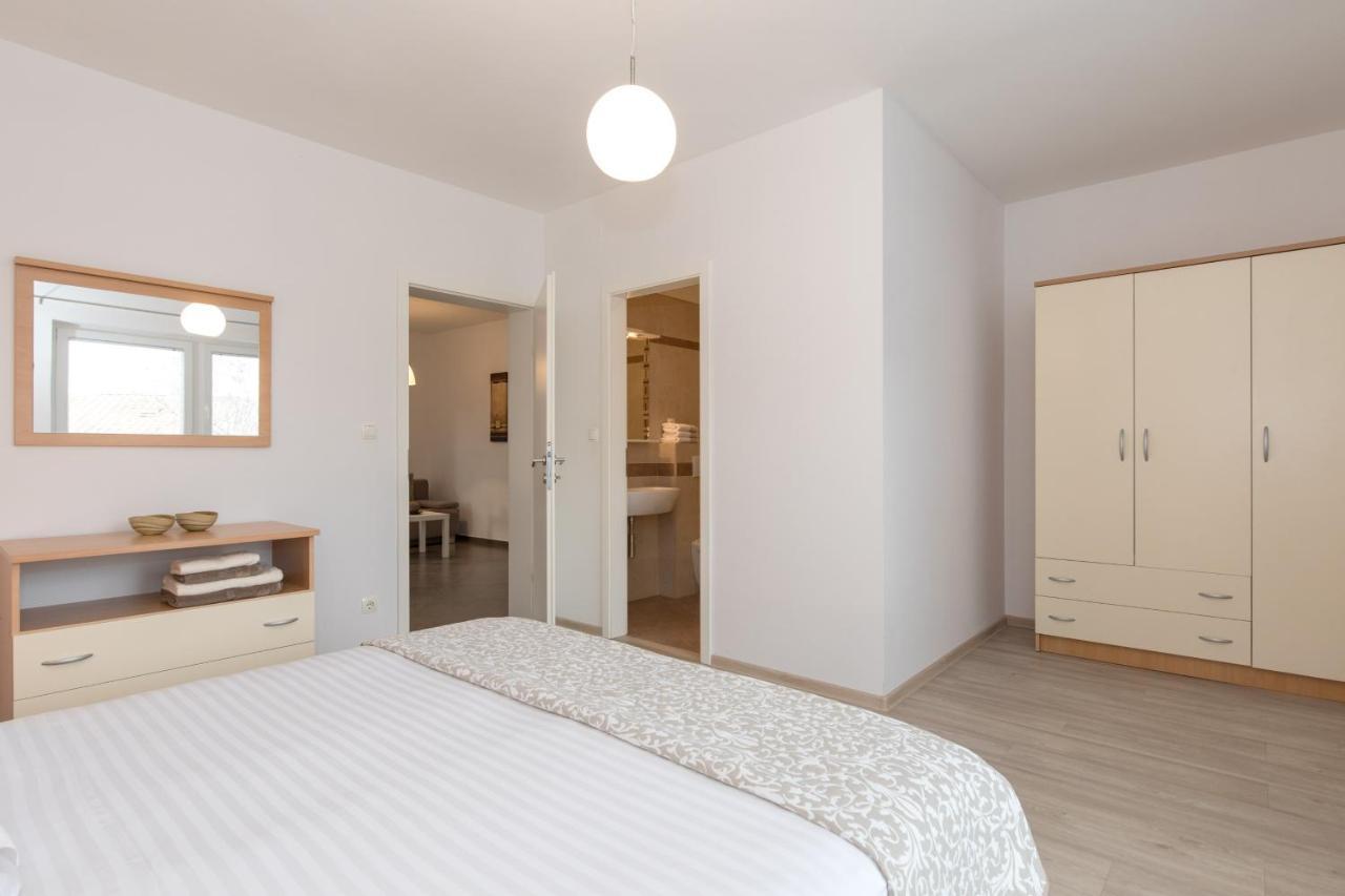 Apartmani Laura Krk Krk Town Extérieur photo