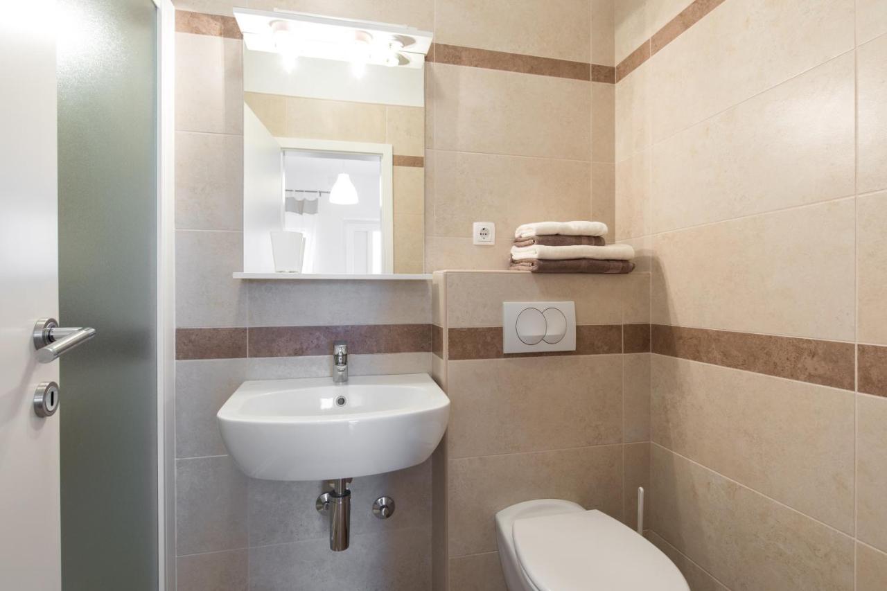 Apartmani Laura Krk Krk Town Extérieur photo