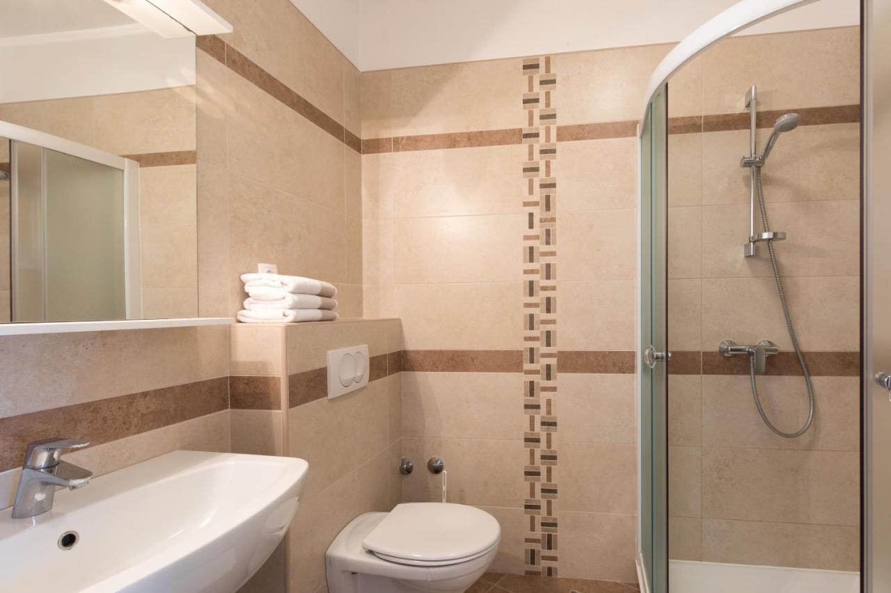 Apartmani Laura Krk Krk Town Extérieur photo