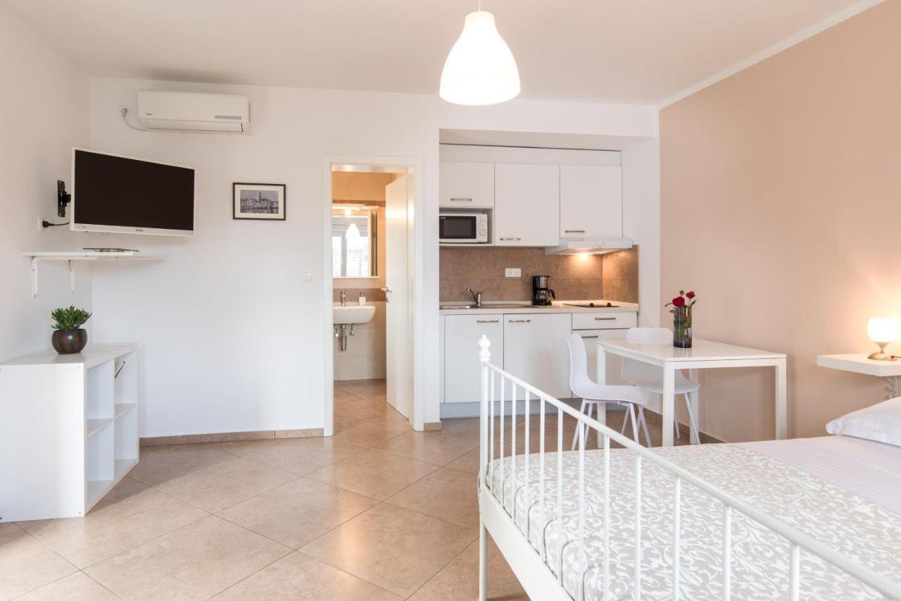 Apartmani Laura Krk Krk Town Extérieur photo