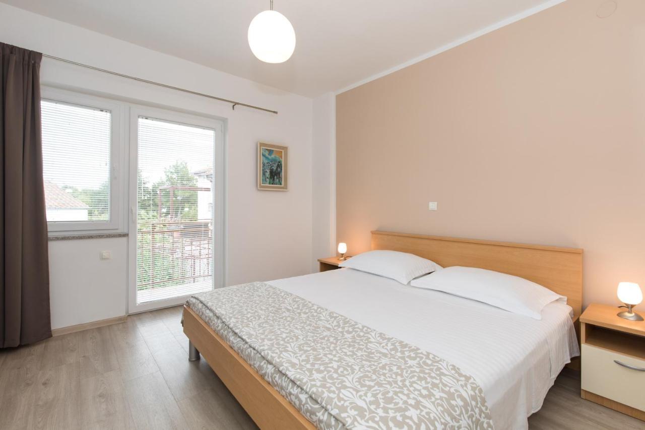 Apartmani Laura Krk Krk Town Extérieur photo
