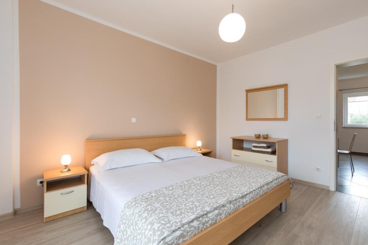 Apartmani Laura Krk Krk Town Extérieur photo