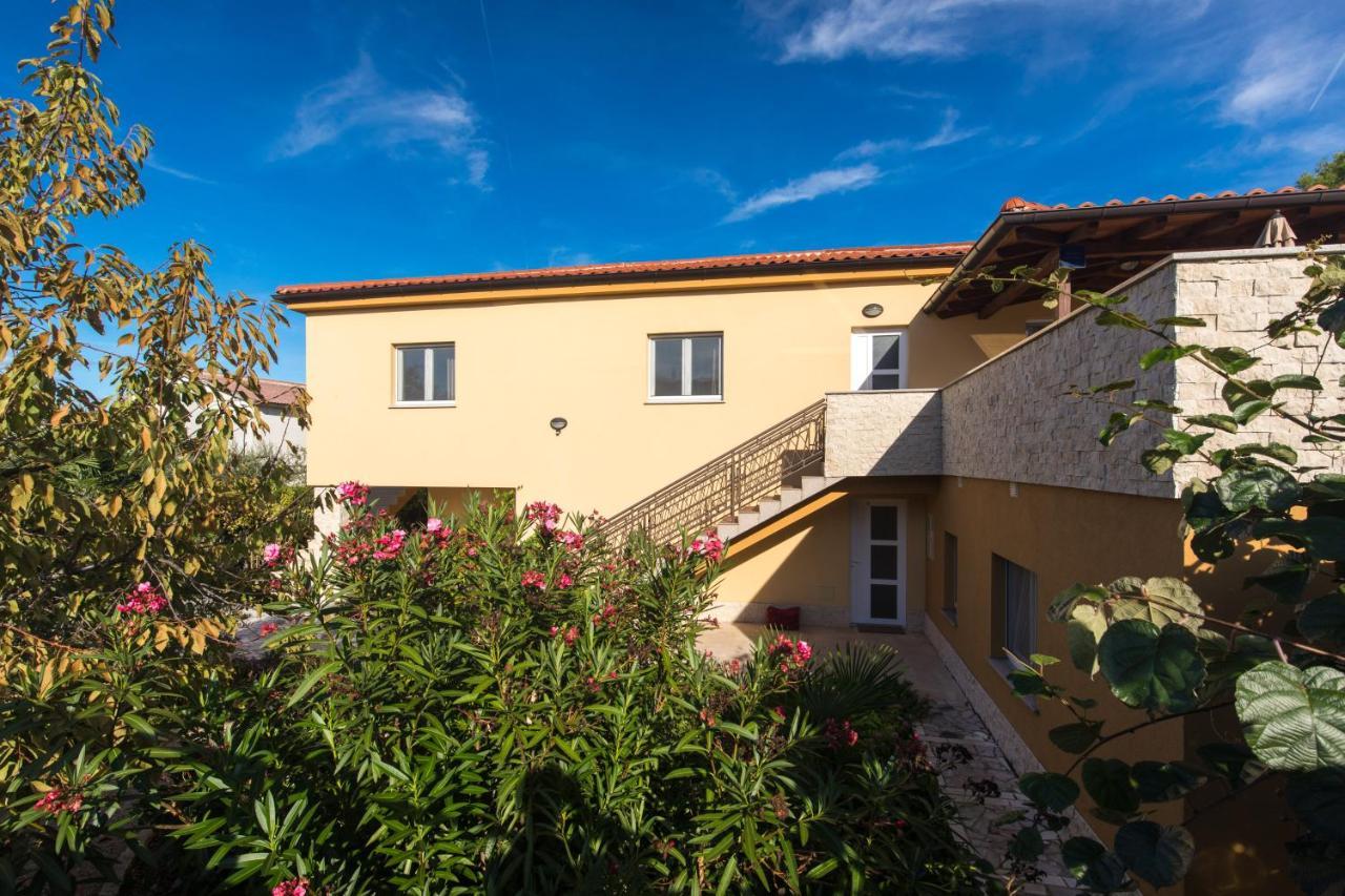 Apartmani Laura Krk Krk Town Extérieur photo
